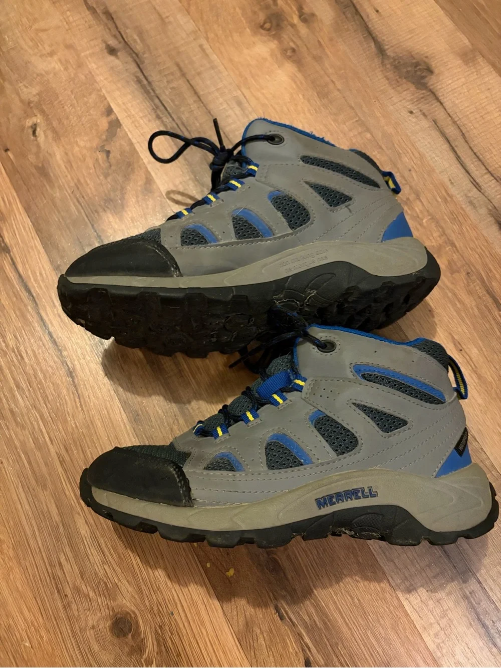 Merrell kid’s hiking shoes - size 2